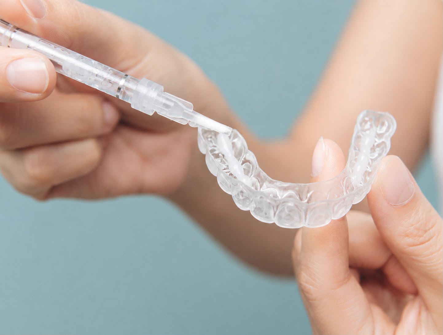 TEETH BRIGHTENING TRAY